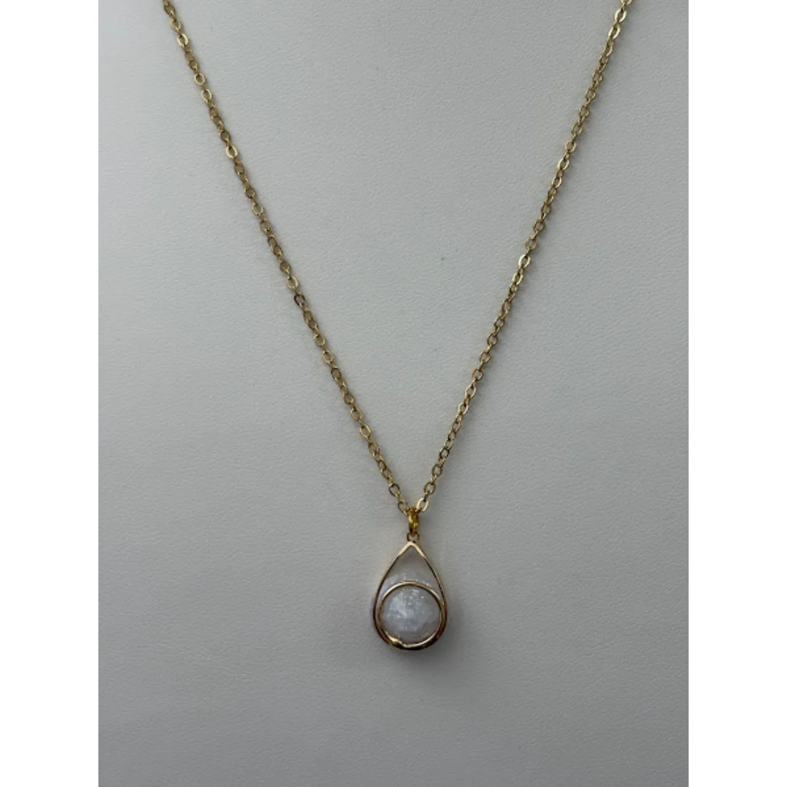 Quartz Teardrop Gold - Image 3