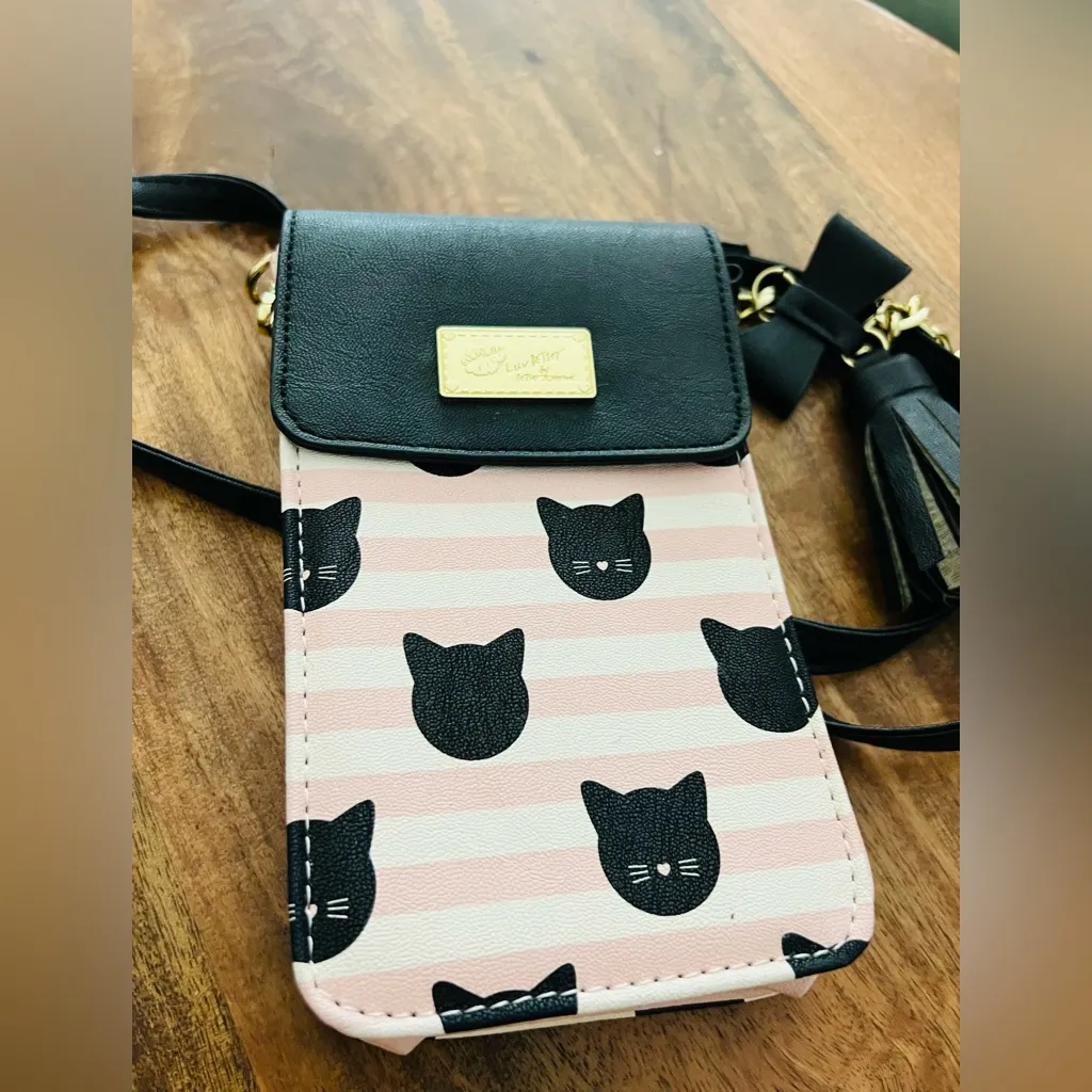 Betsey Johnson Xsmall cross body purse. - Image 3