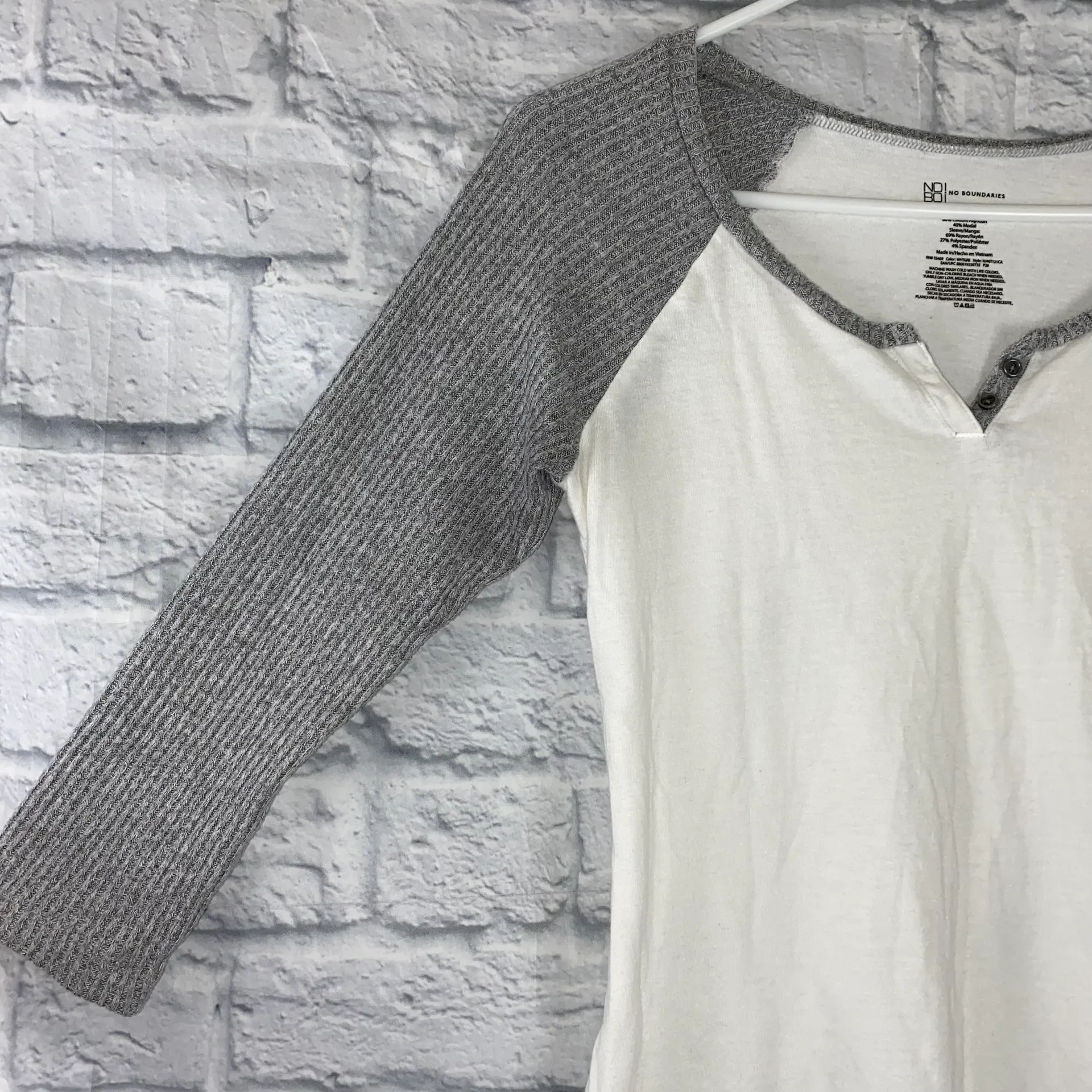 No Boundaries 3/4 sleeve quarter button top w/ribbed grey sleeves & white tee Sm - Image 3