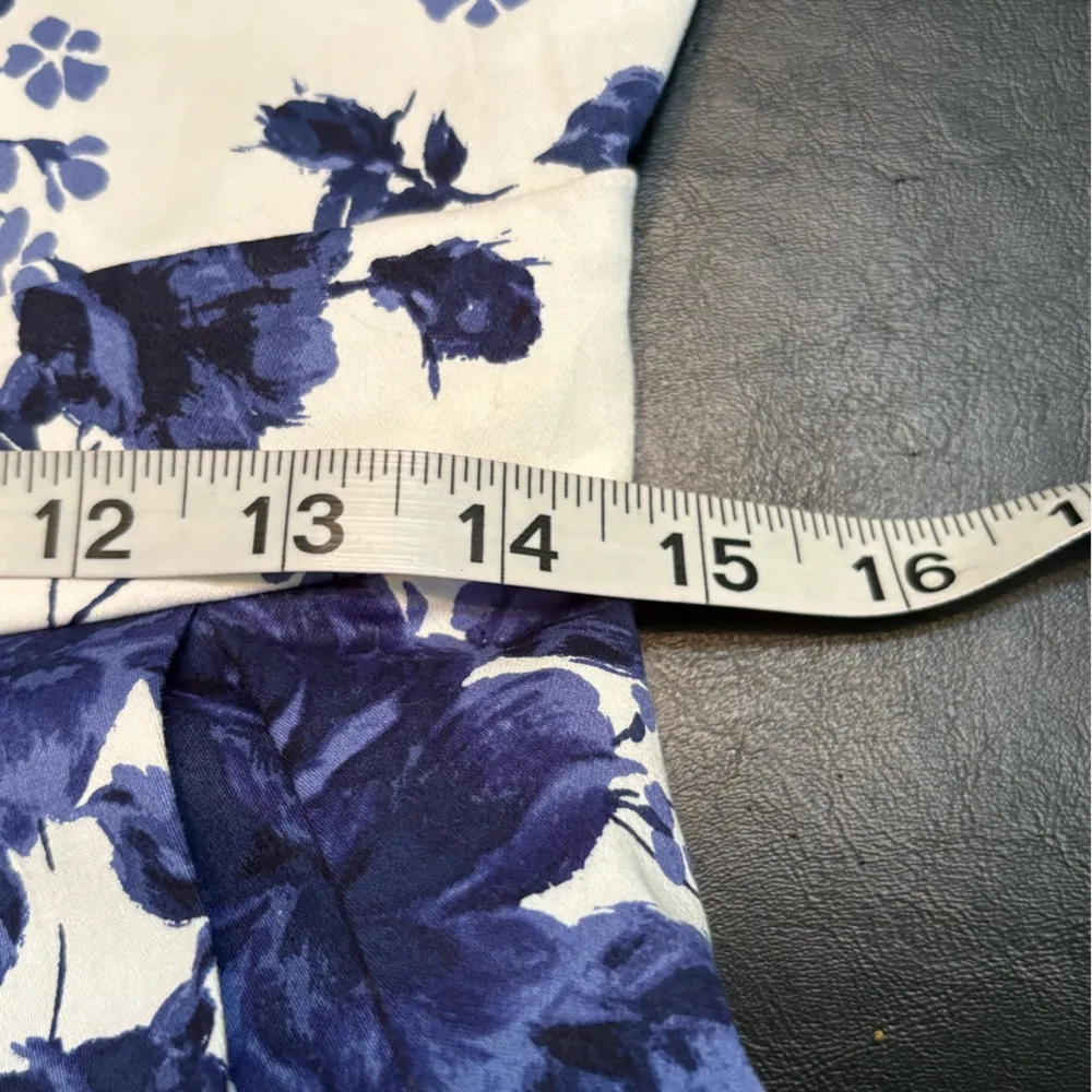 White Dress with Navy Flowers size Large with pockets. Made in the USA. - Image 10