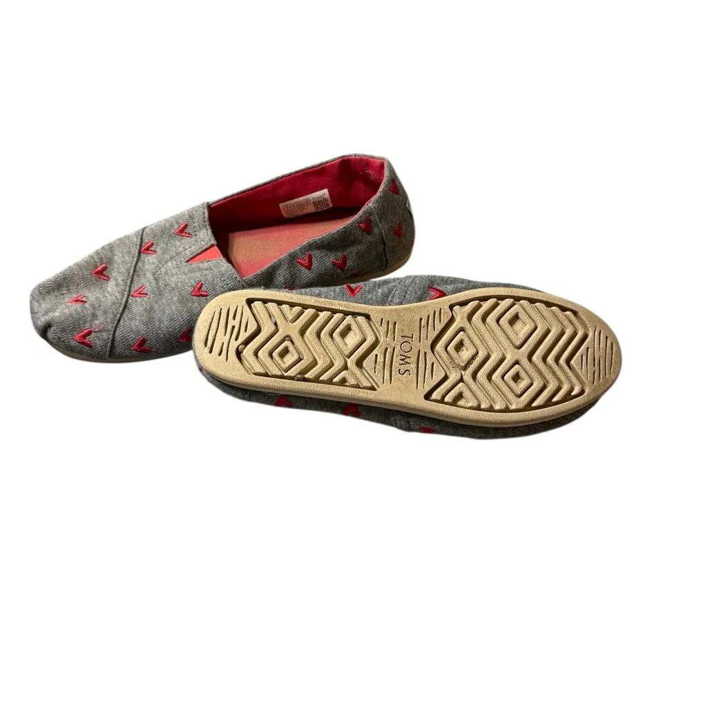 TOMS Gray With Red Hearts Slip On Shoes Women's Size 8 Casual Fun Print - Image 6