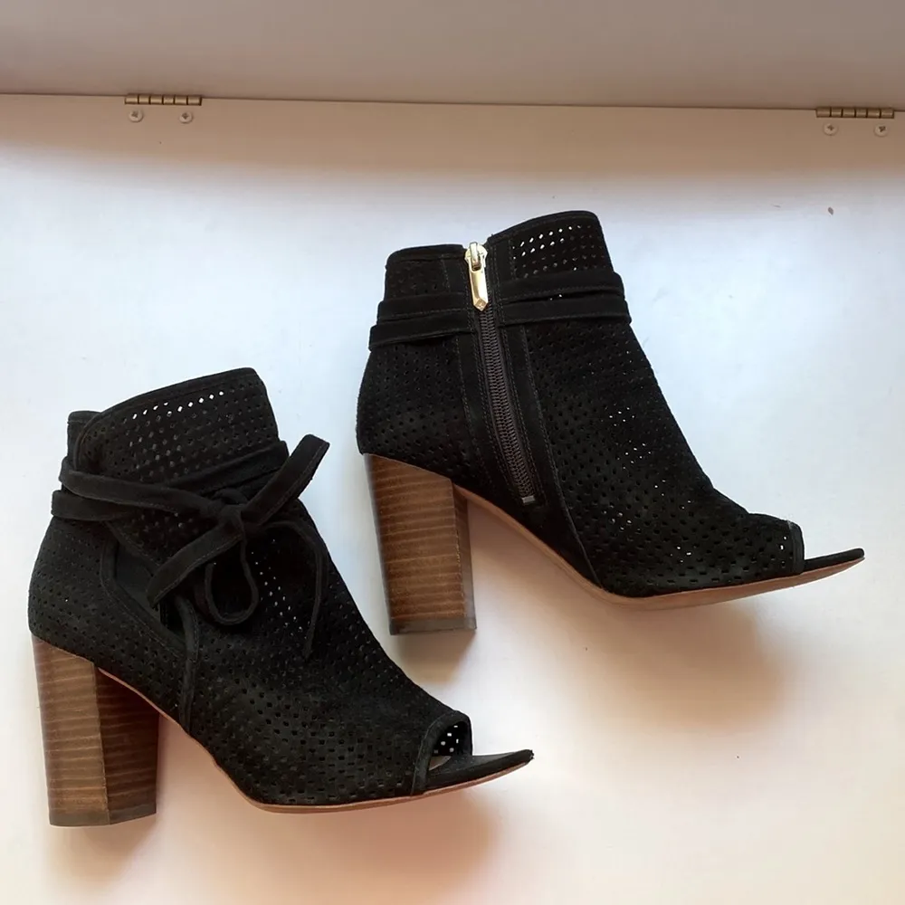 Sam Edelman Ellery Block Heel Suede Sandal Heels Shoes Perforated Leather Bootie - Image 4