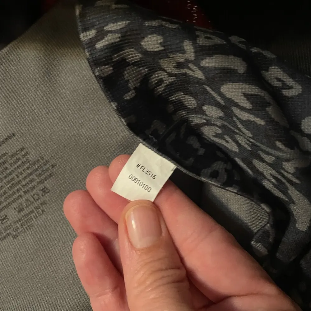 Spanx Look At Me Now Seamless Leggings Leopard Print Size L - Image 4