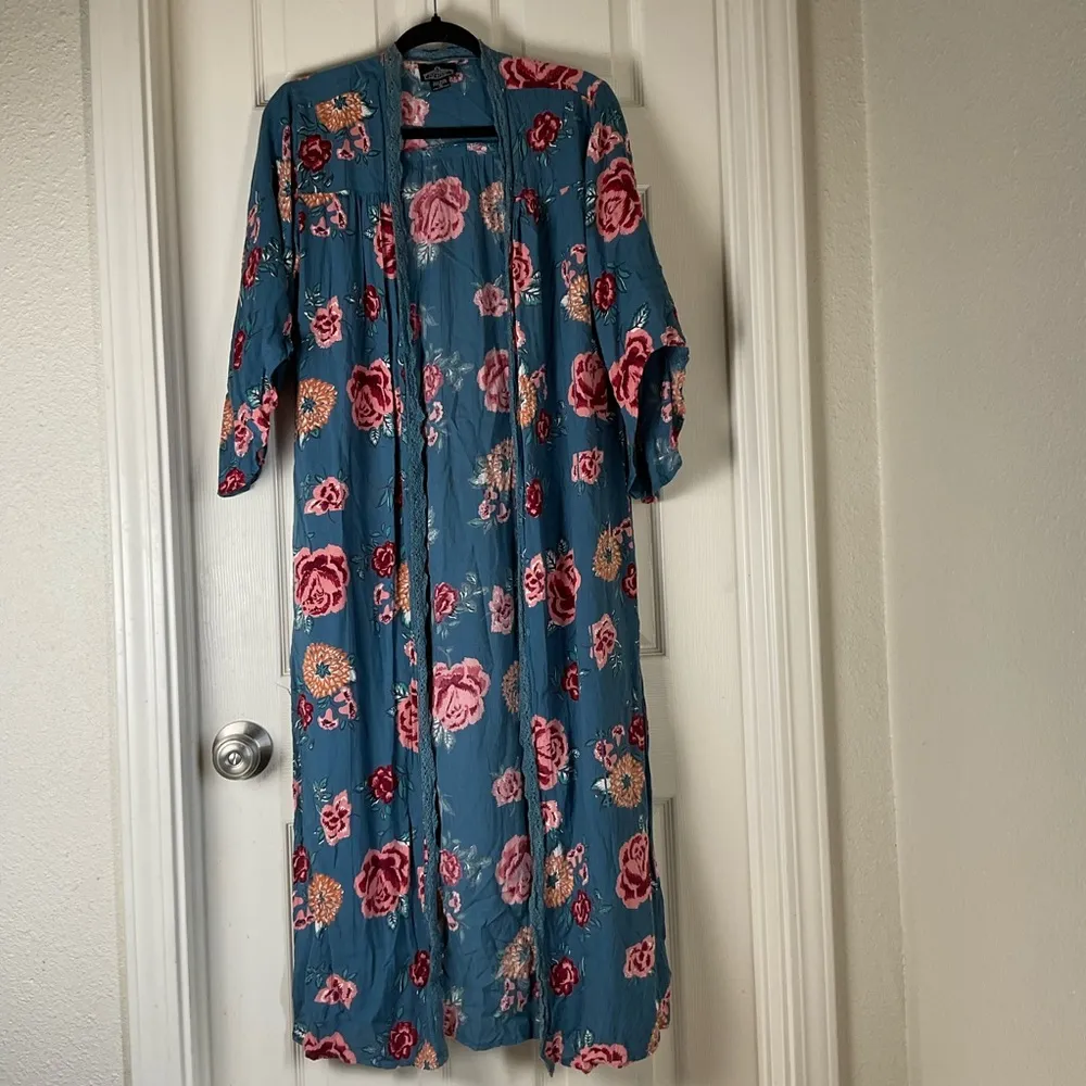 Angie  Woman’s Floral Kimono Robe Size Small - Image 3