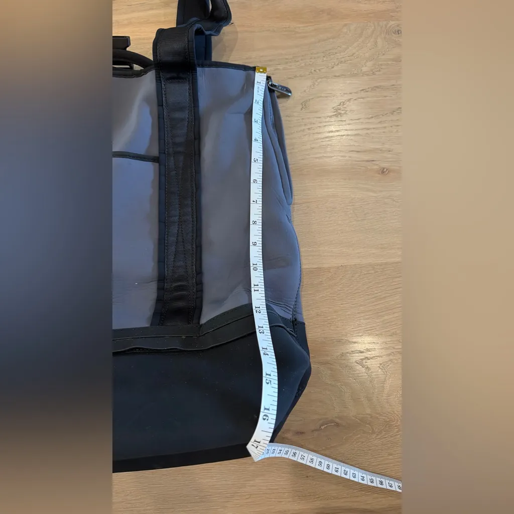 Caraa x Athleta Everyday Vinyasa Tote gray black. - Image 8