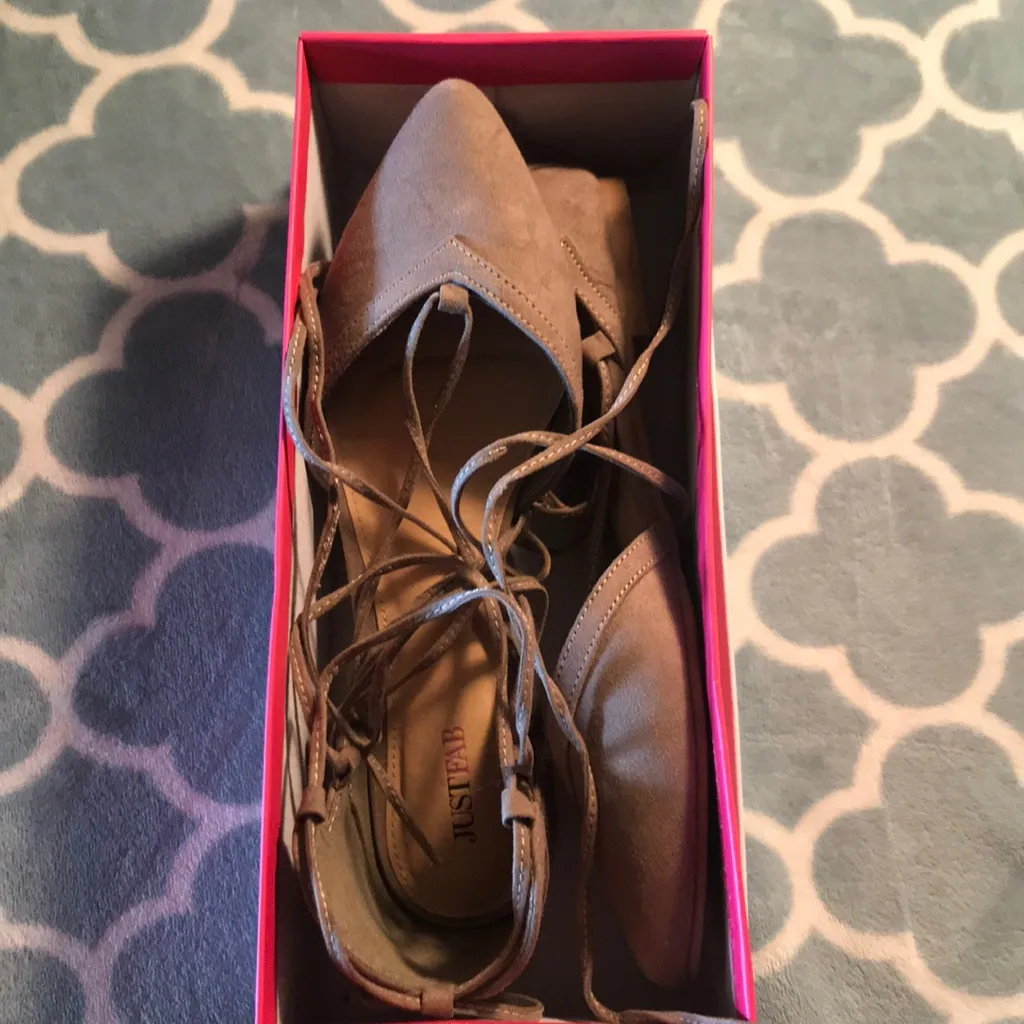 🆕 JUST FAB Tan Flats 💕 - Image 2