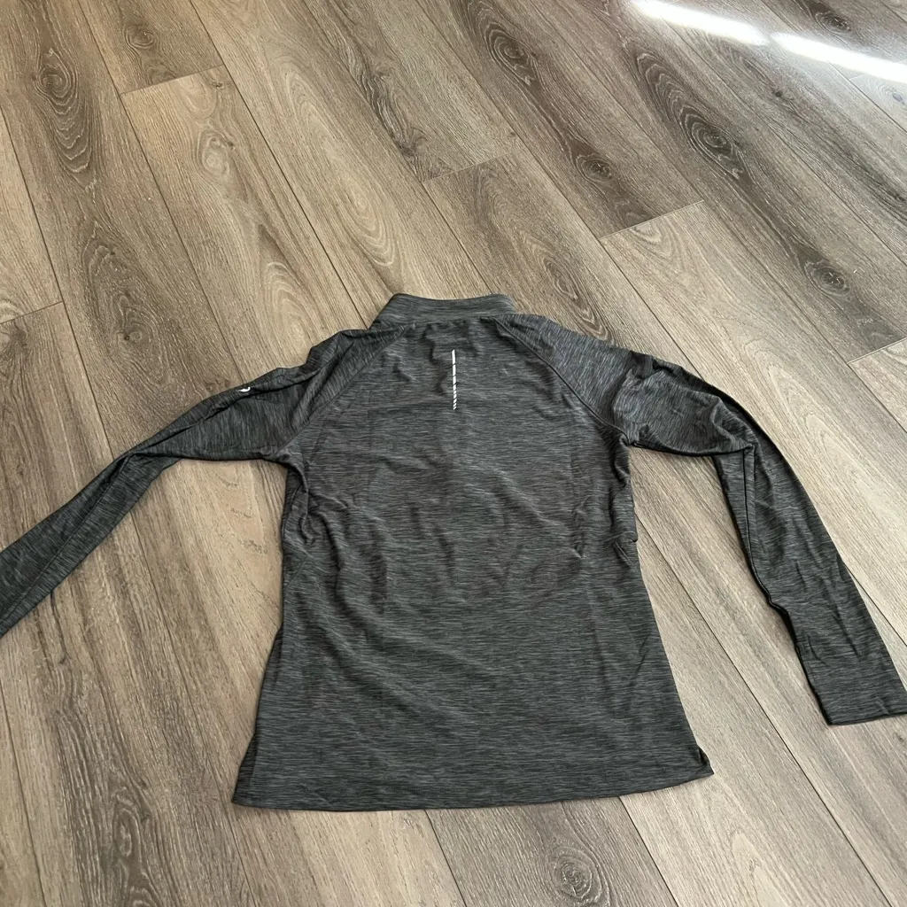 ASICS Woman’s  Quarter Zip Size Medium - Image 3
