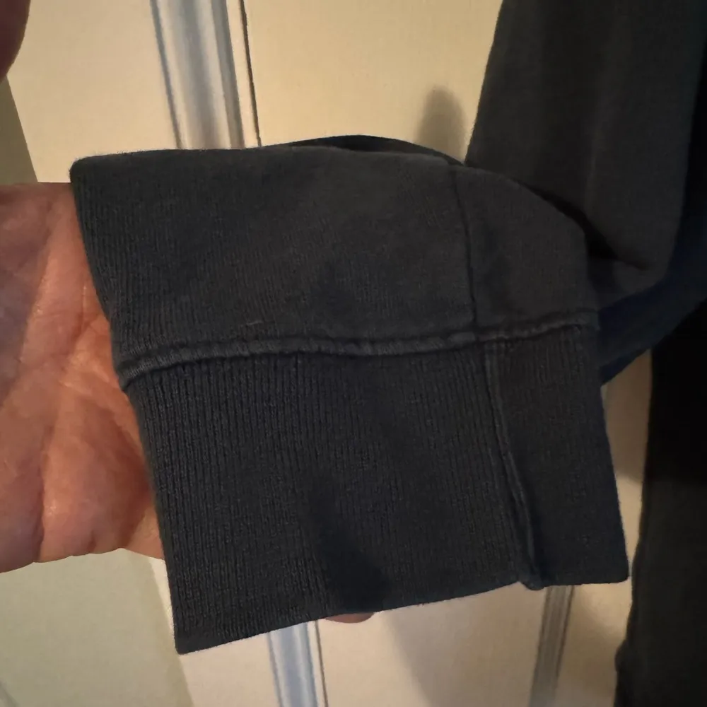 Lands' End Canvas Women’s Green Sweatshirt Size Medium Button Accents - Image 4