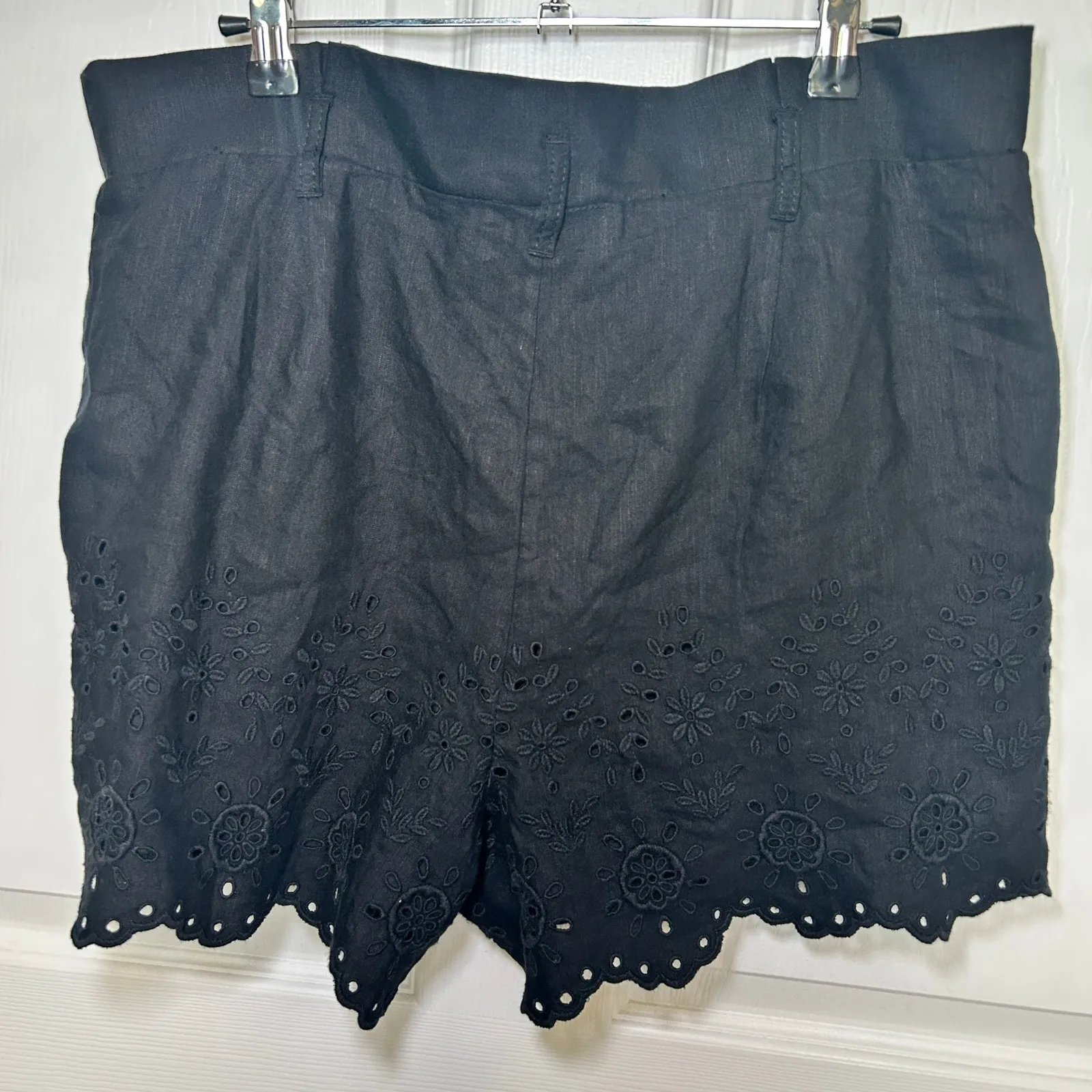 LOFT Black Linen Blend Shorts‎ Size 6 Eyelet Embroidered Hem Casual Summer - Image 4