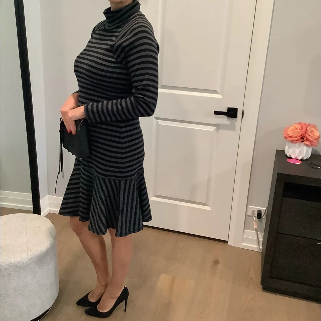 Super CUTE soft comfy long sleeve dress 🖤🤍🖤 - Image 4