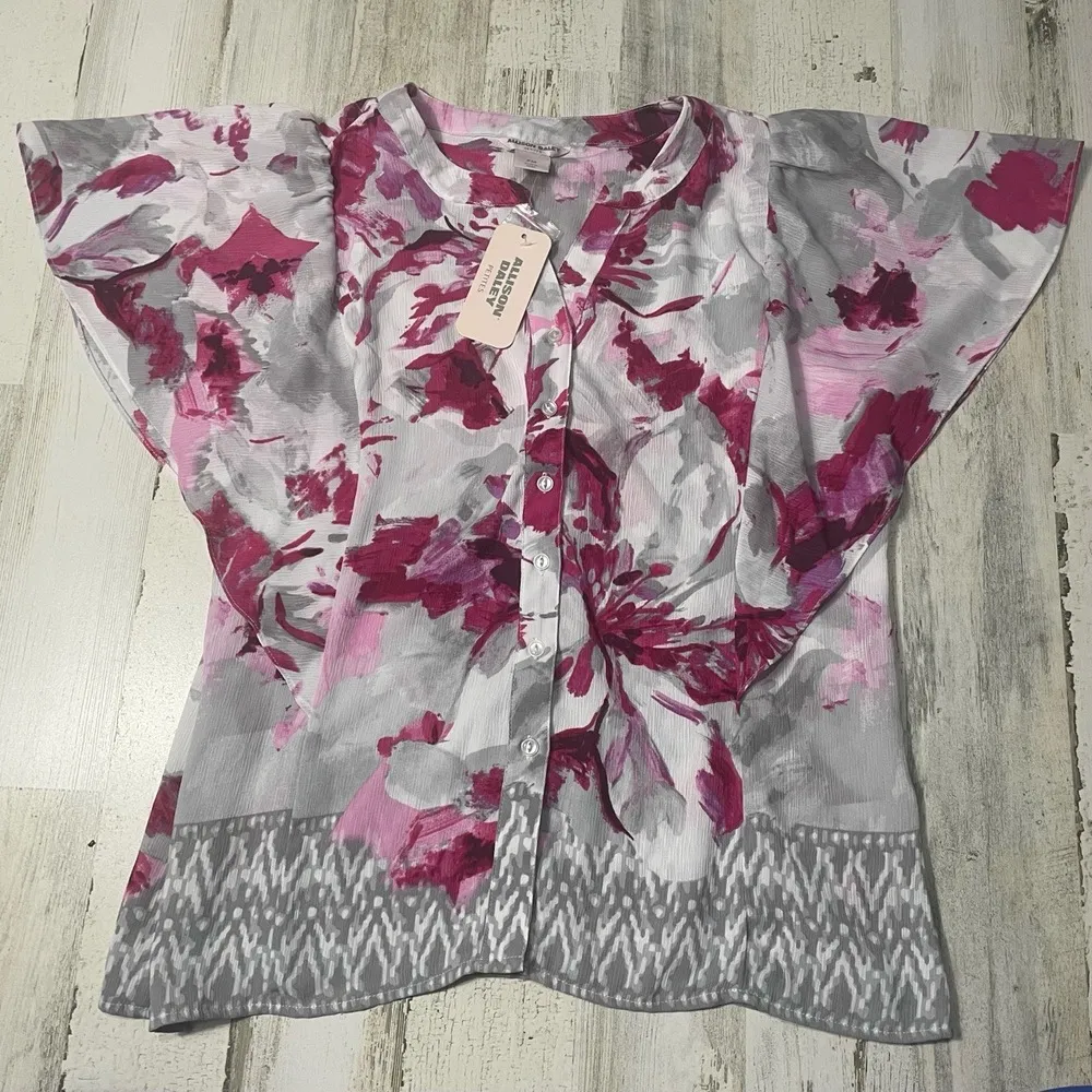 Allison Daley NWT  Blouse Size Petite Medium Grey Floral Ruffled‎ Button Up - Image 2
