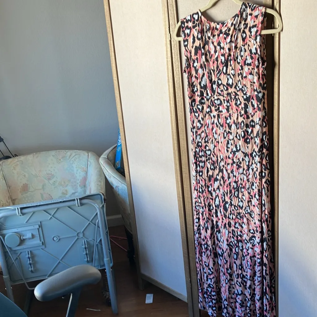 FINAL MARKDOWN Apt. 9 Petite dress with Pink and Black Floral Design petite med - Image 8