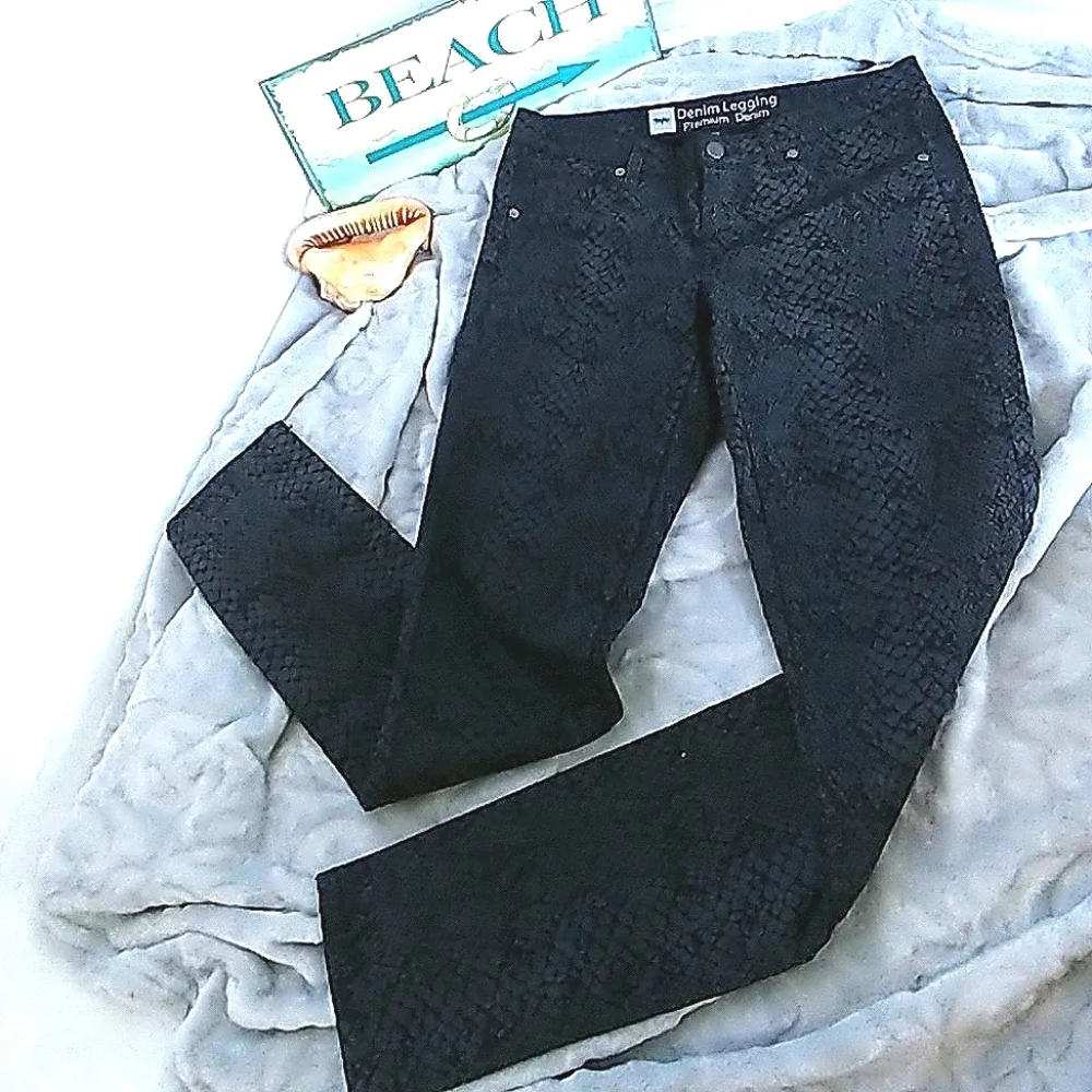 Mossimo Snakeskin Premium Denim Legging Jeans Black Size 8 - Image 3