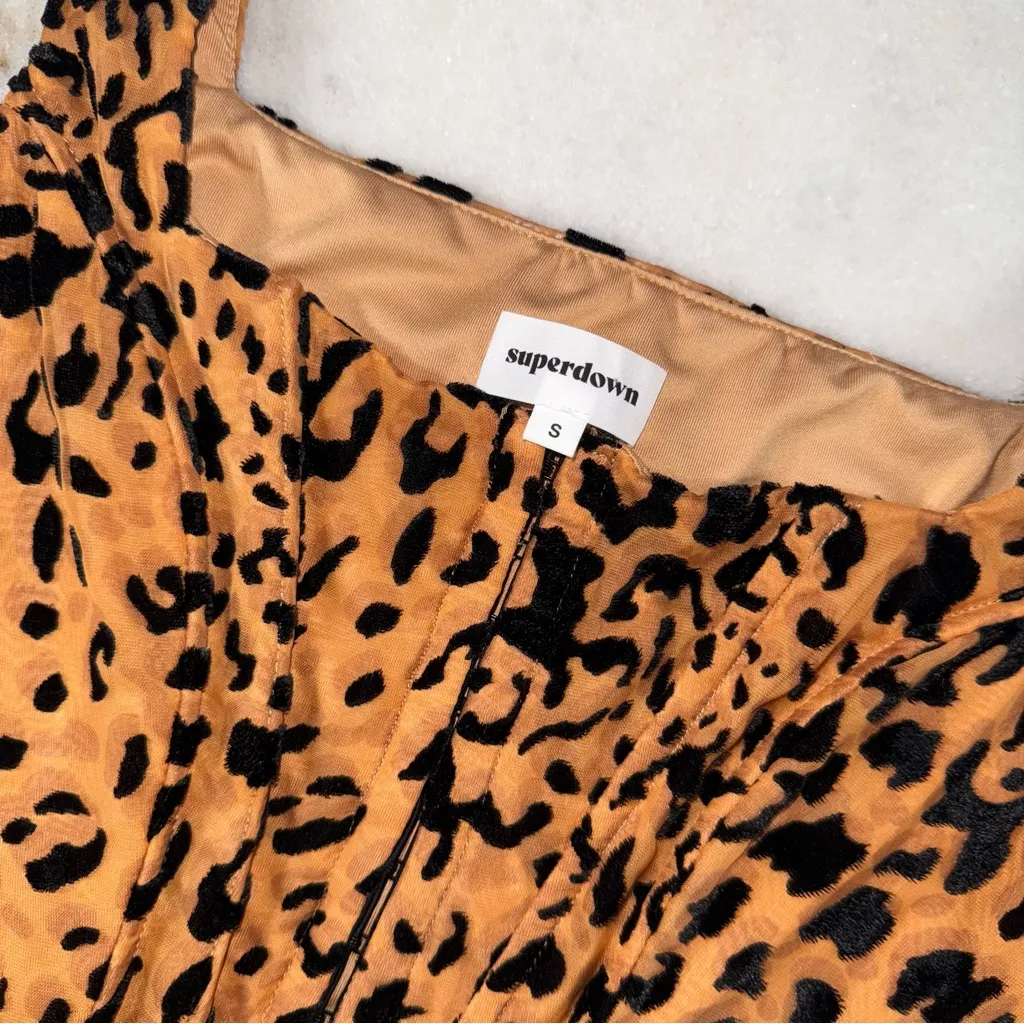 Superdown Savannah Bustier Textured Velvet Crop Top in Leopard Womens Small - Image 7