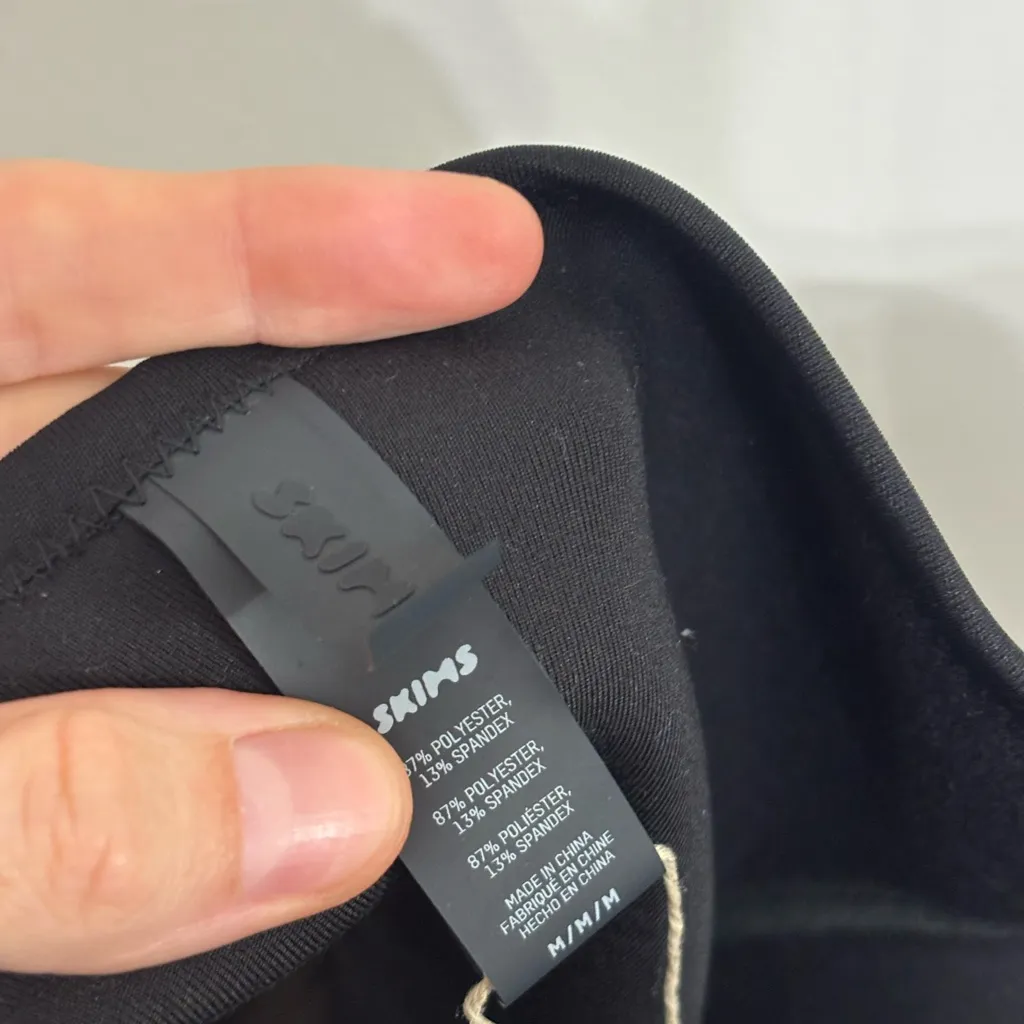 NWT SKIMS Rubberized Scuba Swim Strapless One Piece in Onyx - Size M - Image 8