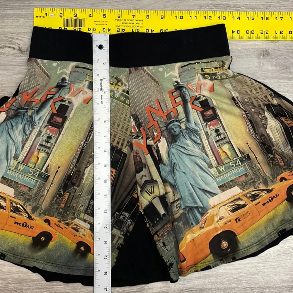 5ifth Degree Black Graphic Historic New York Print Mini Circle Skirt Size Large - Image 8