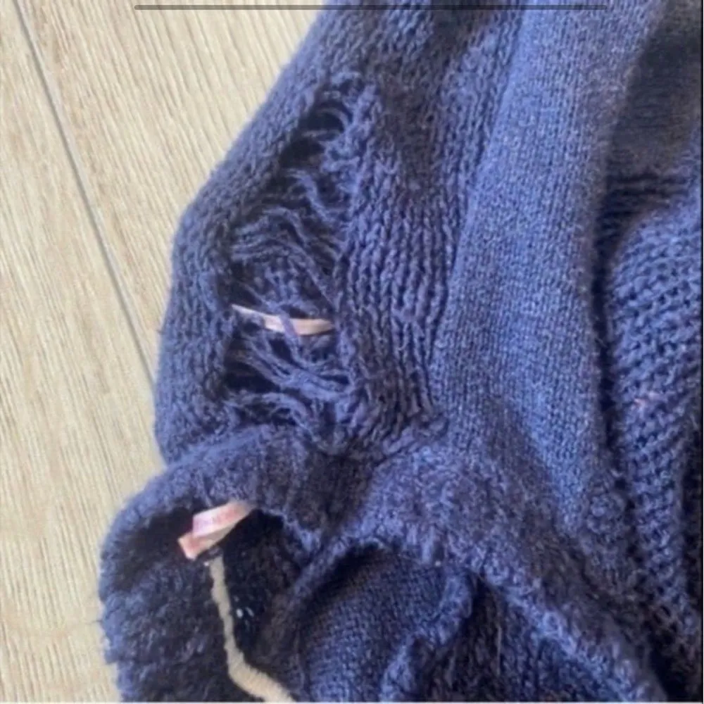 Victoria’s Secret navy Blue Cropped Sweater - Image 3