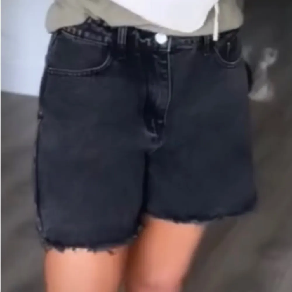 Amazon Black Cutoff 5” Mom Shorts. Size Small. - Image 9