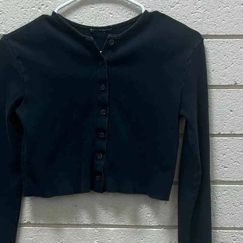 Brandy Melville Blue Button Down Cropped Long Sleeve one size. - Image 8