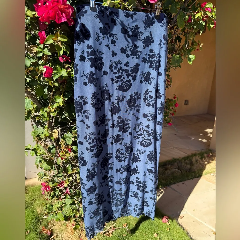 Glassons Floral Mesh Lettuxe Trim Midi Skirt Blue and Black Size Large - Image 2