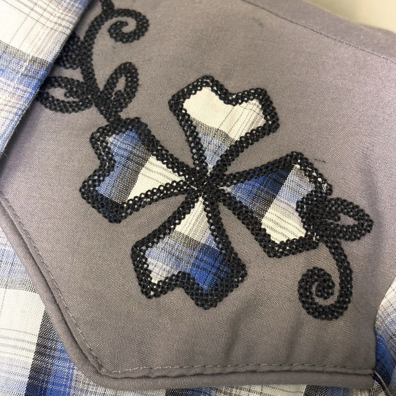 Roper Embroidered Western Top Women Size Medium Blue Plaid Pearl Snap - Image 2