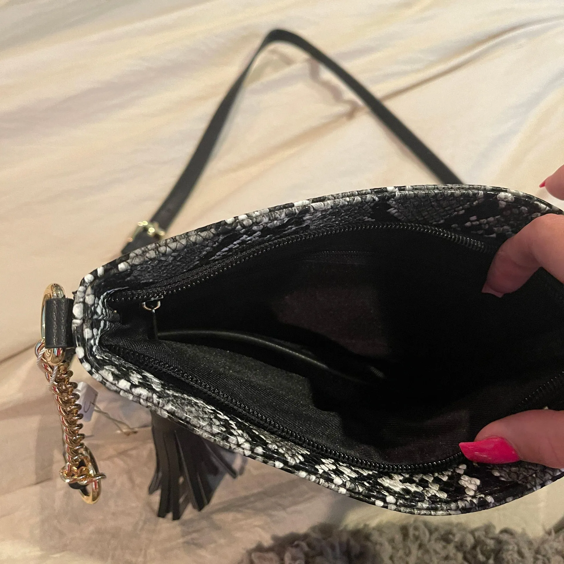 Caroline Hill Purse - Image 3