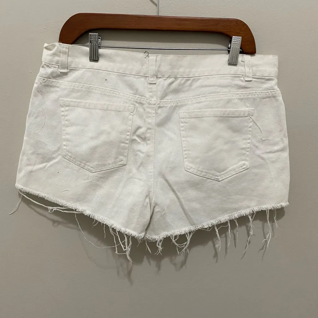 New Look Cream Distressed Jean Shorts - Image 2