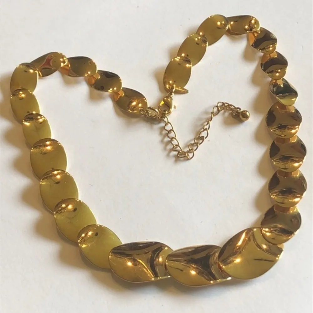 Avon Gold Tone Vintage Retro Link Statement Necklace - Image 3