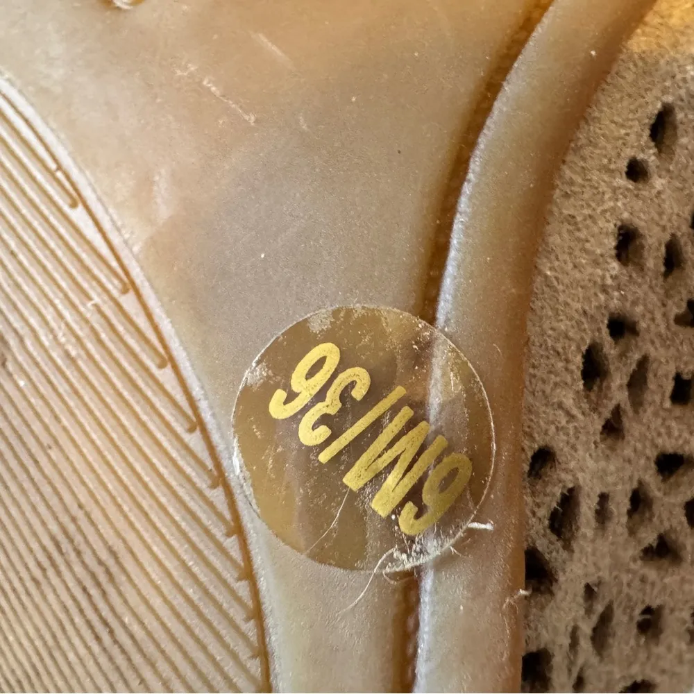 Lucky Brand Grey Leather Lazer Cut Peep Toe Heeled Sandals Womens 6 Casual Mule - Image 4