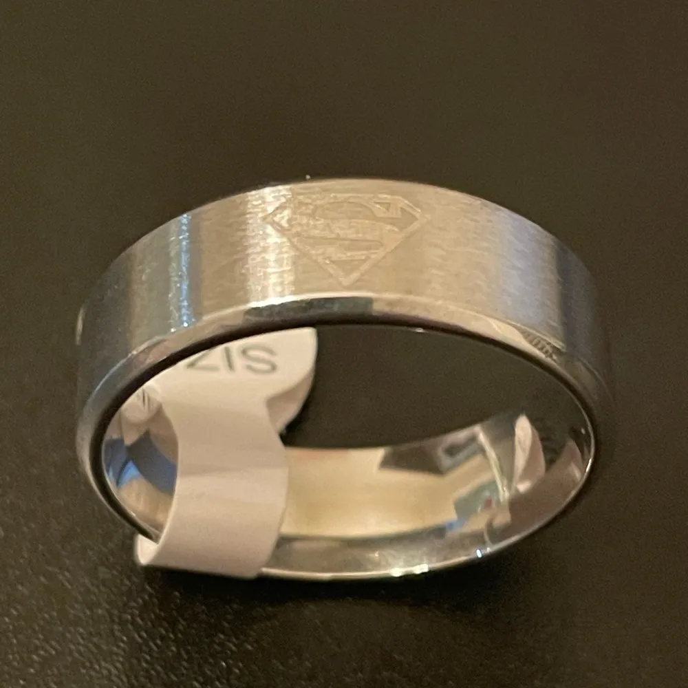 8mm silver stainless steel Superman ring size 12 - Image 8