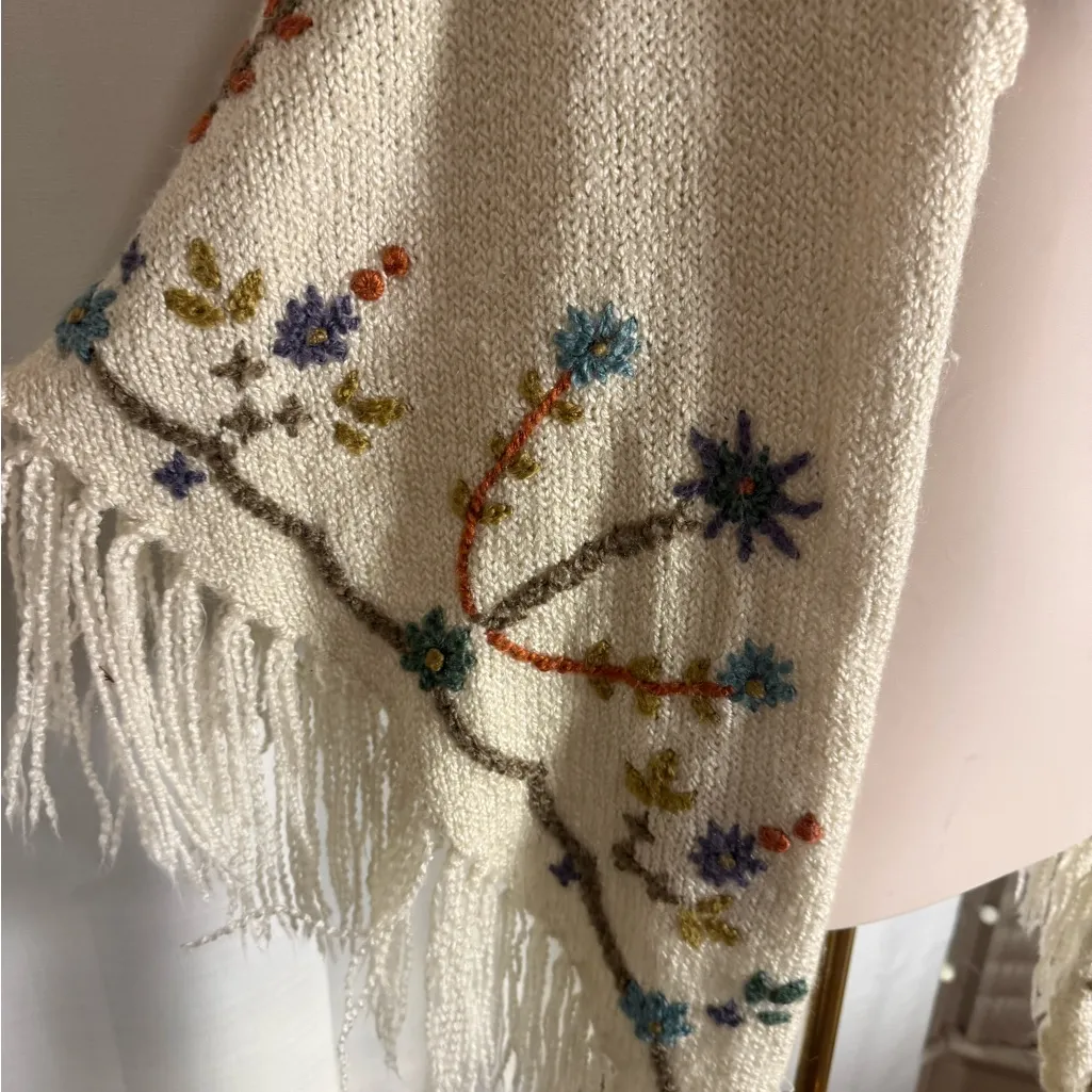 Lulumari Boho Floral Embroidered Fringe Knit Shawl Wrap O/S Cream Wool - Image 2