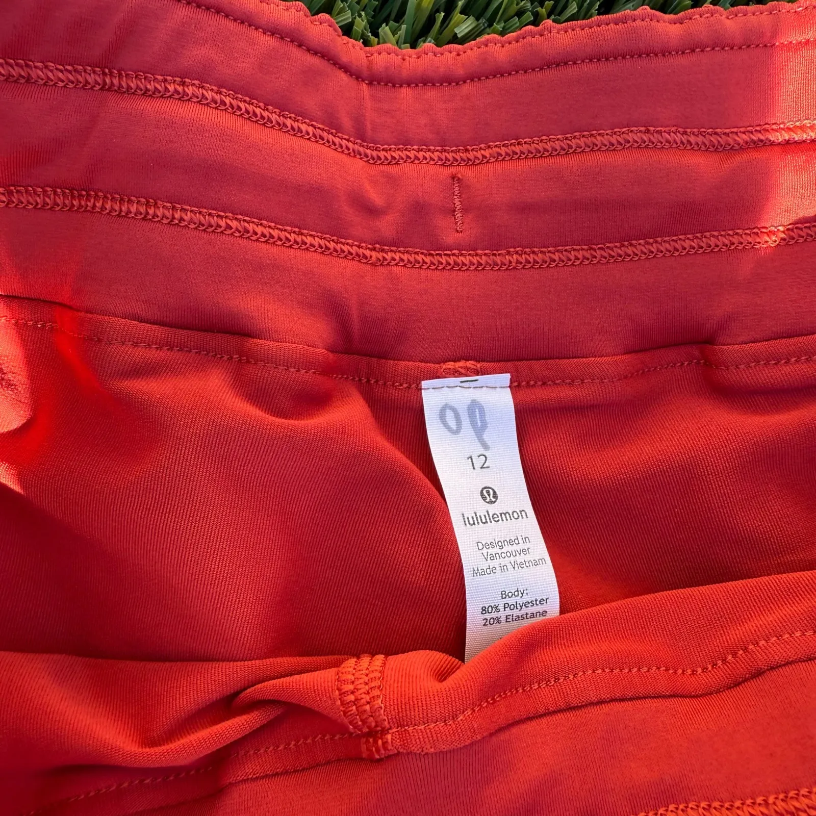 Lululemon Bootcamp Ready Short 3.5 Inch Red Textured Size 12 NWT - Image 3