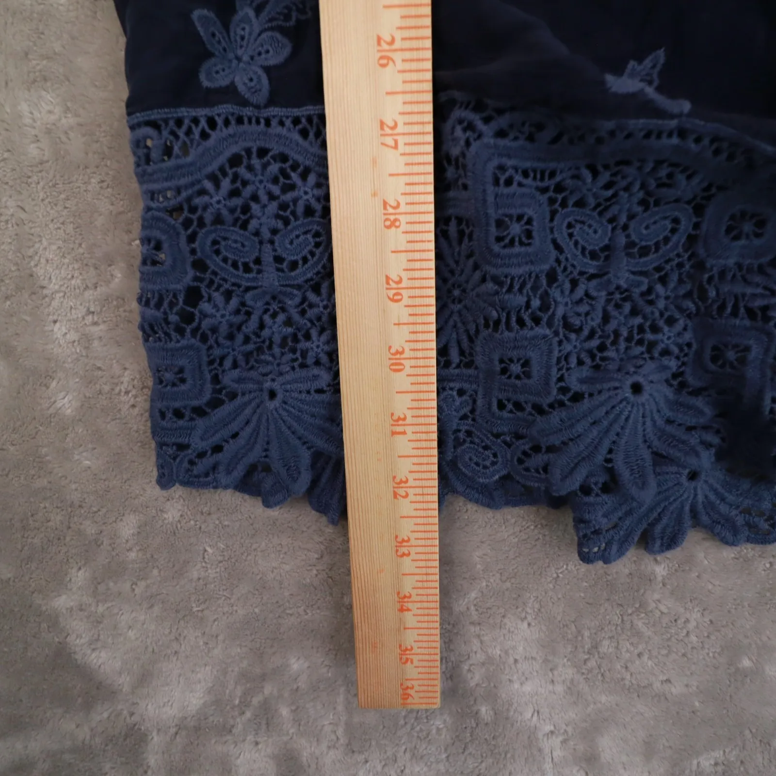 Johnny Was Navy Blue Long Sleeve Crochet Eyelet Lace Trim V Neck Tunic Womens XS - Image 6