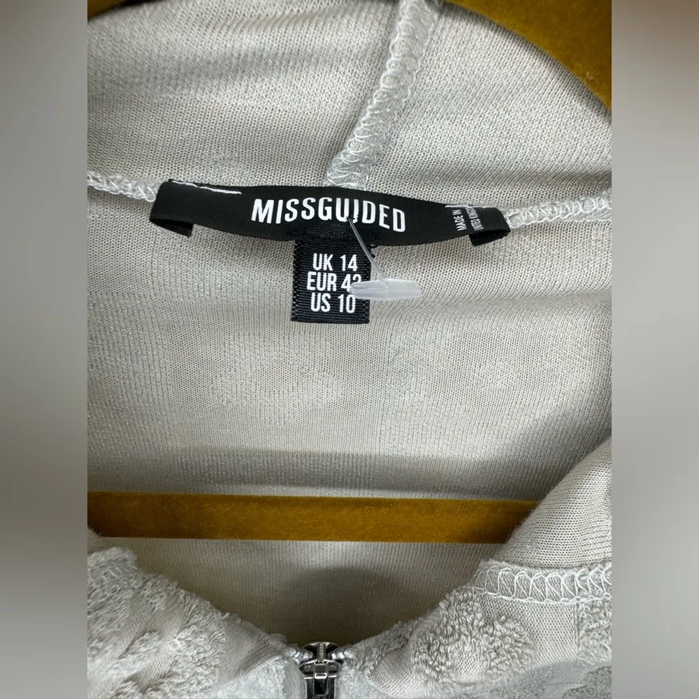 Missguided Tan/Beige Floral Patterned Cropped Zip Up Hoodie - Image 4