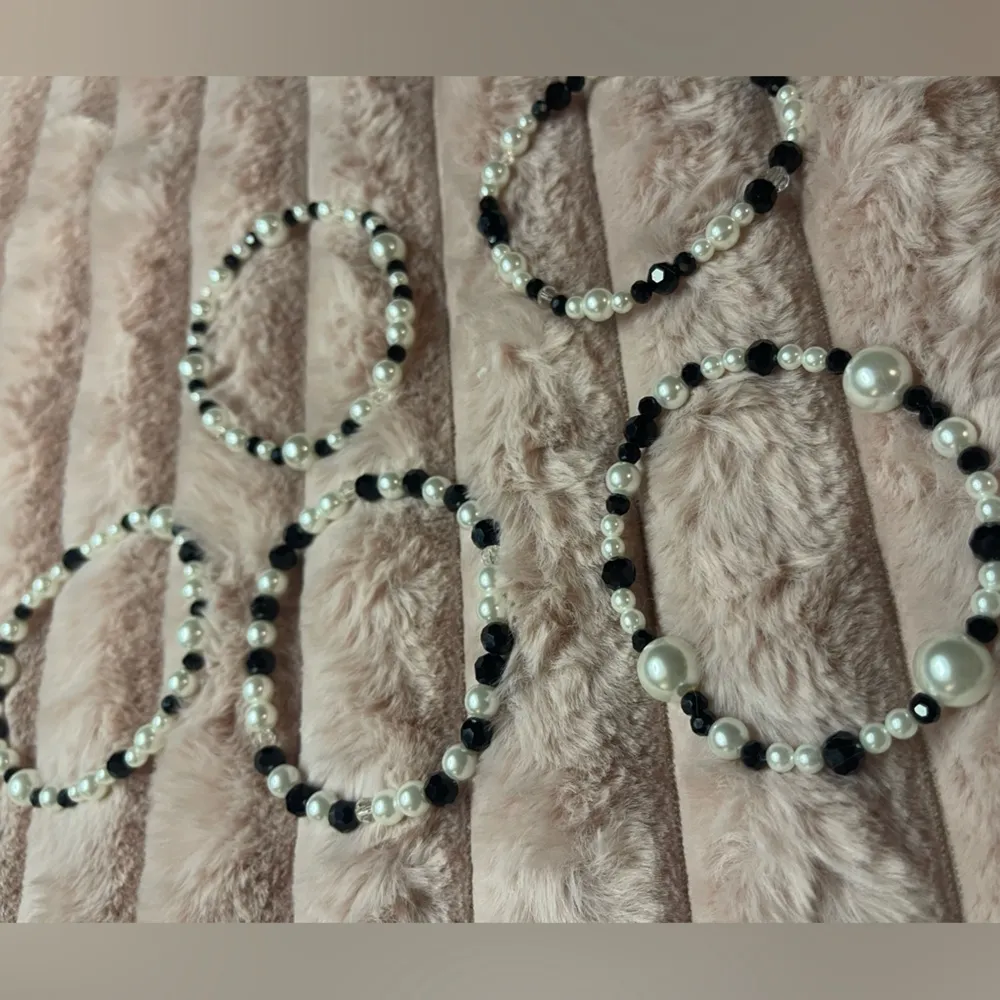 Mixed beaded stackable 5 pc stretch bracelet Black - Image 8