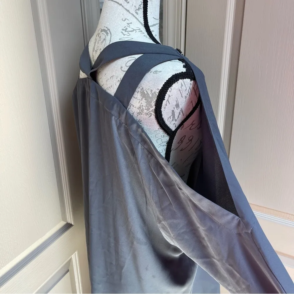 Juicy COUTURE Gray NWT V-Neck Top with Cut outs and Rhinestones Sz L - Image 10