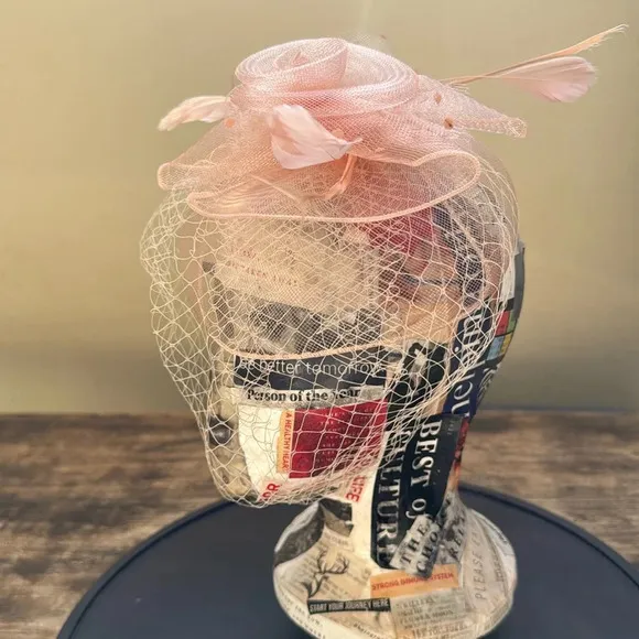 Vintage hat pink / peach color clip on - Image 2