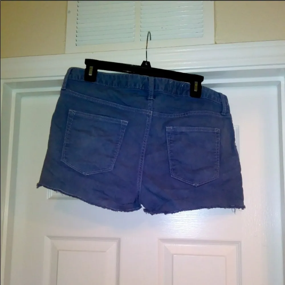 Gap  slim side stripe cut off jean shorts - Image 4