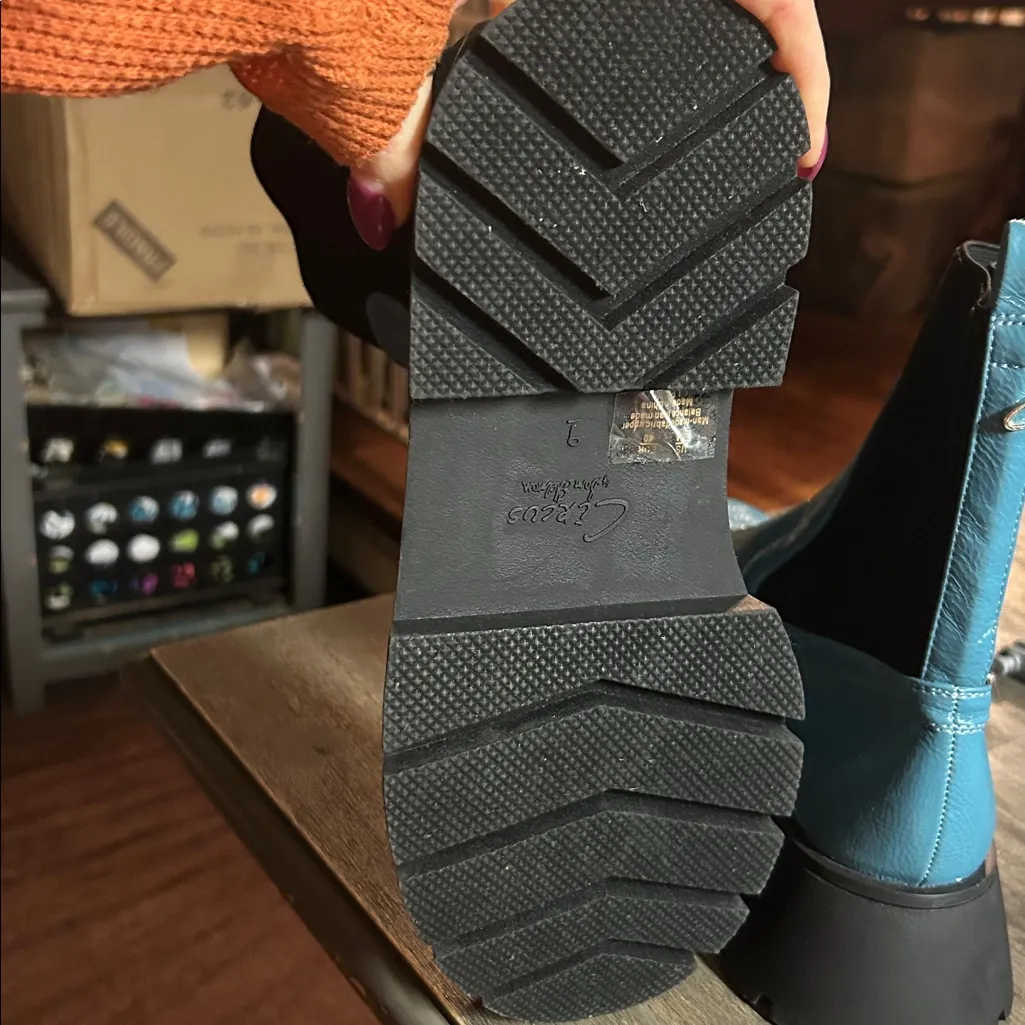 Circus by Sam Edelman Leslie boots in a light or "Deja Blue" color. Womens 9 - Image 7