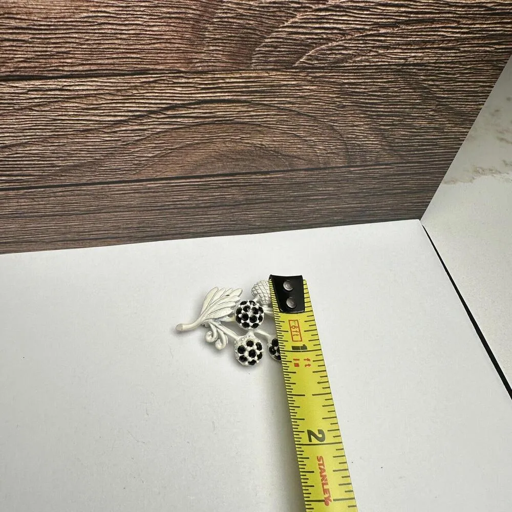 Vintage Hollycraft Berries Berry Branch White Enamel Black Rhinestone Brooch Pin - Image 4