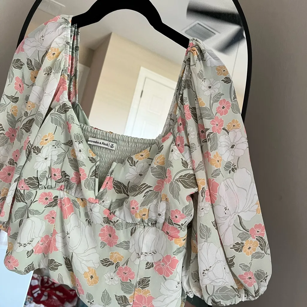 Abercrombie & Fitch Floral Puff Sleeve Top - Image 3