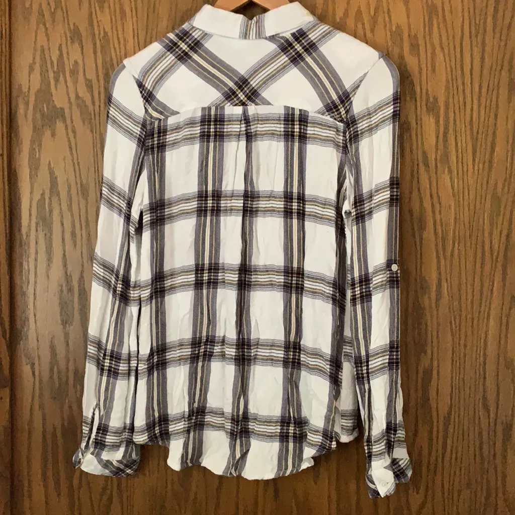Thread and‎ supply white blue plaid button down shirt Size M - Image 2