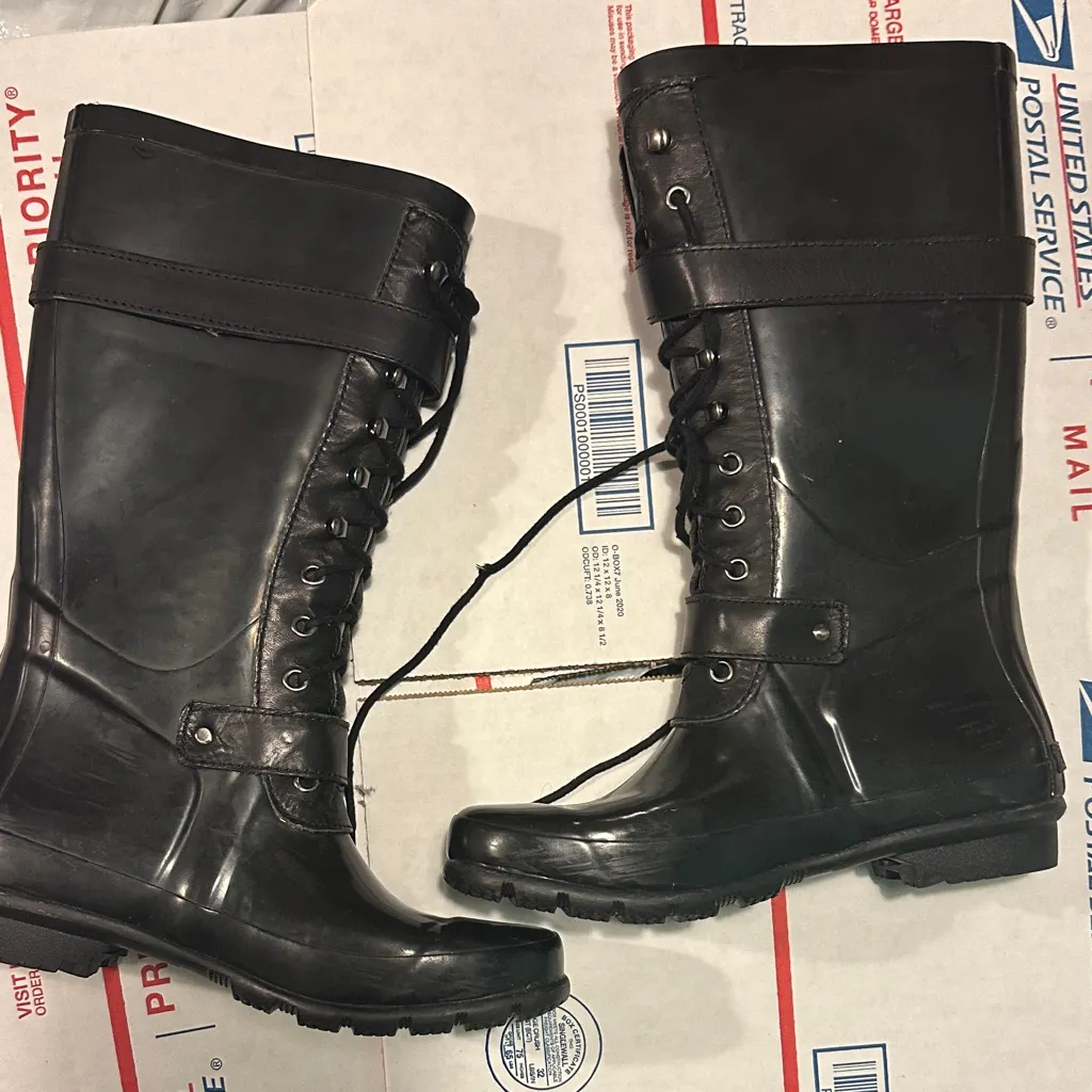 BCBGMaxAzria Black Winter & Rain Boots 7 - Image 4