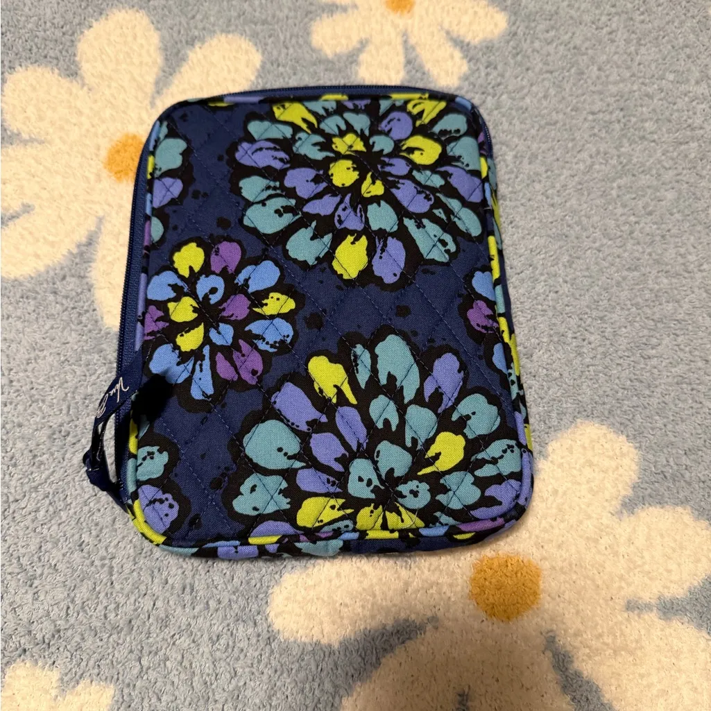 Vera Bradley Blue Floral Travel Bag For Your E-Reader or Tablet - Image 2