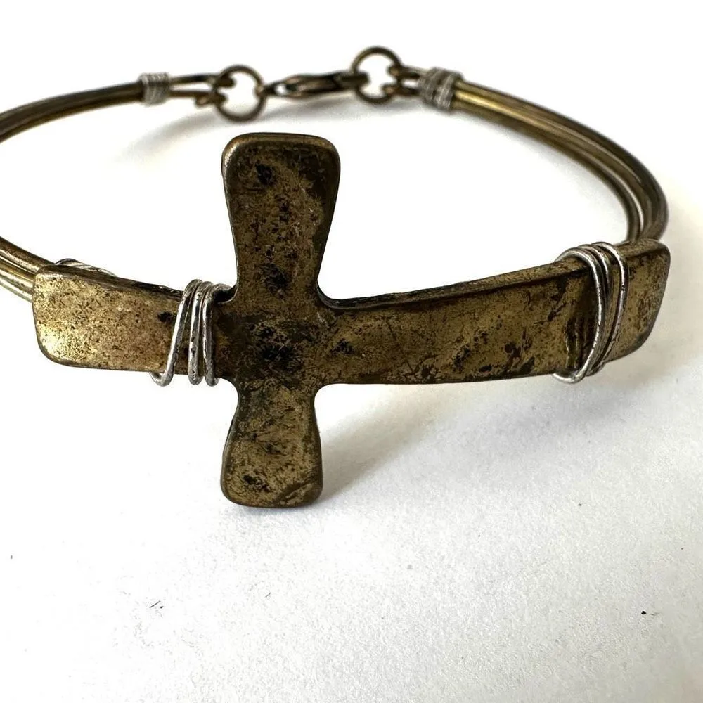 Gold tone cross wire bracelet - Image 3