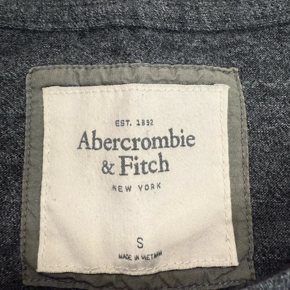 Abercrombie & Fitch Gray Crew Neck Top - Image 4