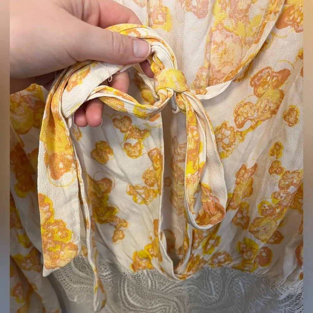 FREE People Forties Feels Floral Tie Neck Lace Detail Bodysuit Sz M - Image 9