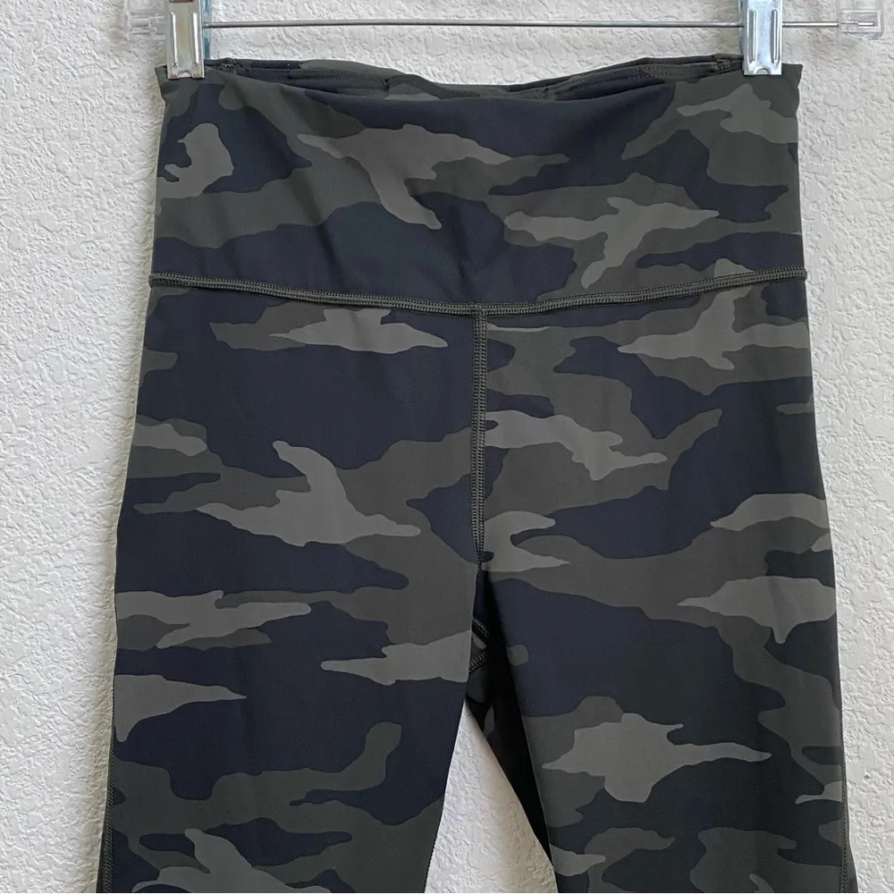 531773-01 Ultimate Stash Pocket 7/8 Tight Camo Leggings Size XS - Image 9