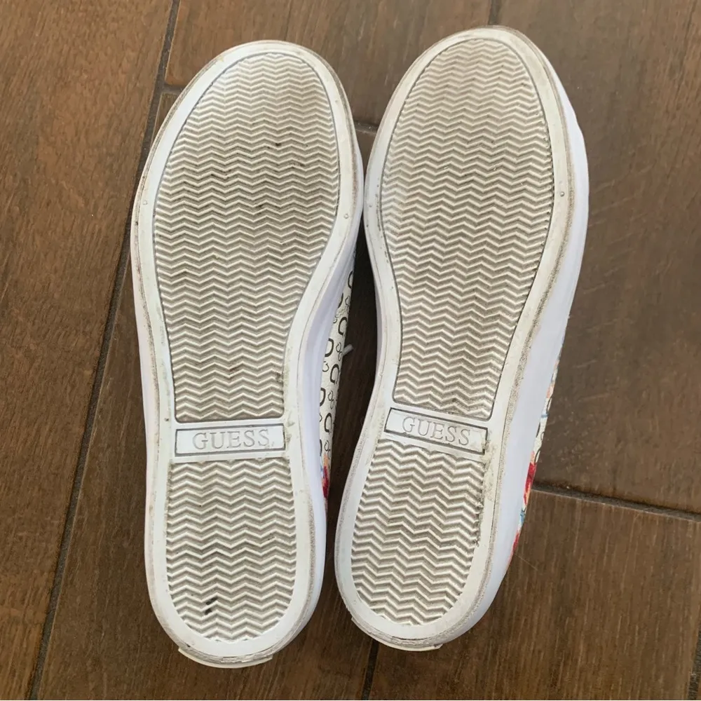 Guess Astray Floral Sneakers Size 8.5 - Image 2