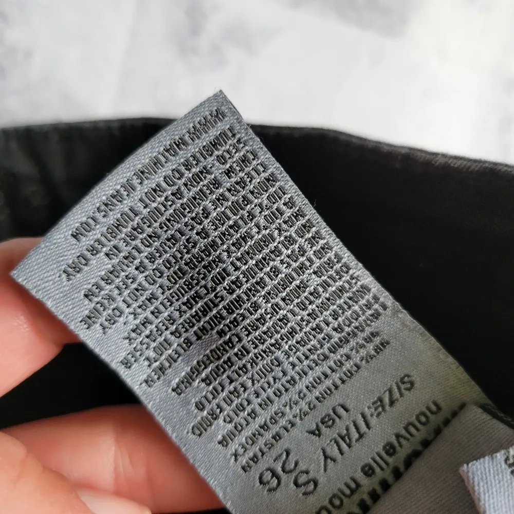 Machine Nouvelle mode distressed shorts size small - Image 4